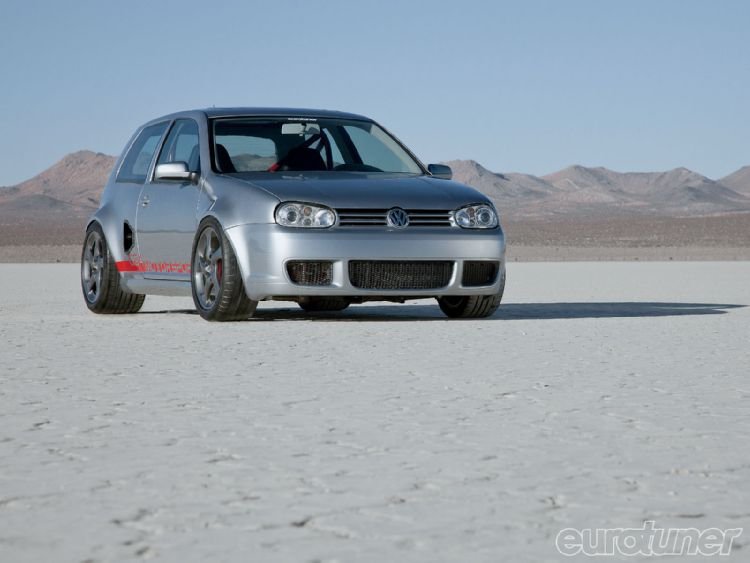 eurp_1012_02_o+2001_vw_gti+front_view.jp