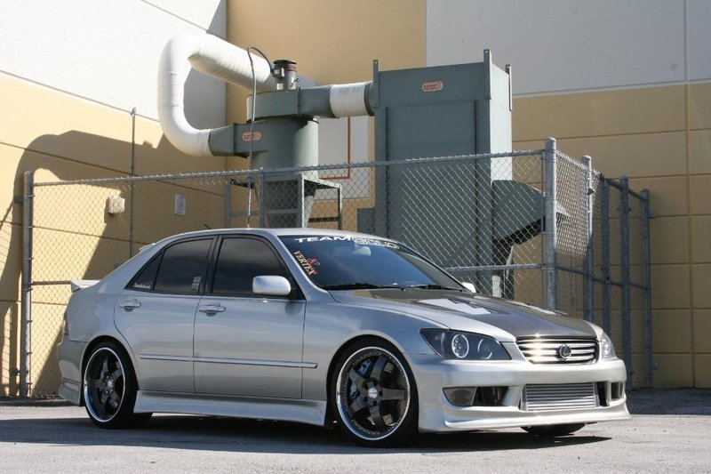 2002-tuned-lexus-is300+_4_.jpg