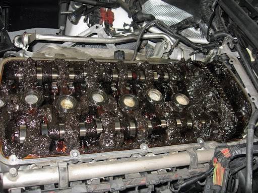 2004_Touareg_V6_60K_no_oil_changes_1.jpg