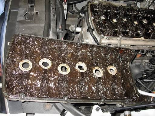 2004_Touareg_V6_60K_no_oil_changes_2.jpg