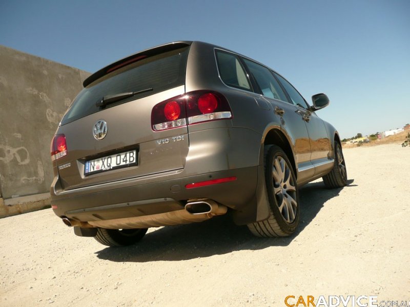 2008vwtouaregrear3quarter.jpg