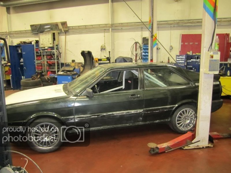 299584_263985746971451_263898143646878_6