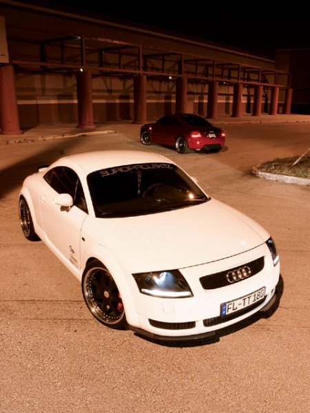 epcp_0510_01_z+2002_audi_tt+front_view.j