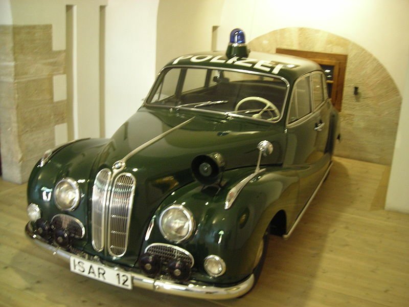 800px-BMW_501_Isar_12.JPG