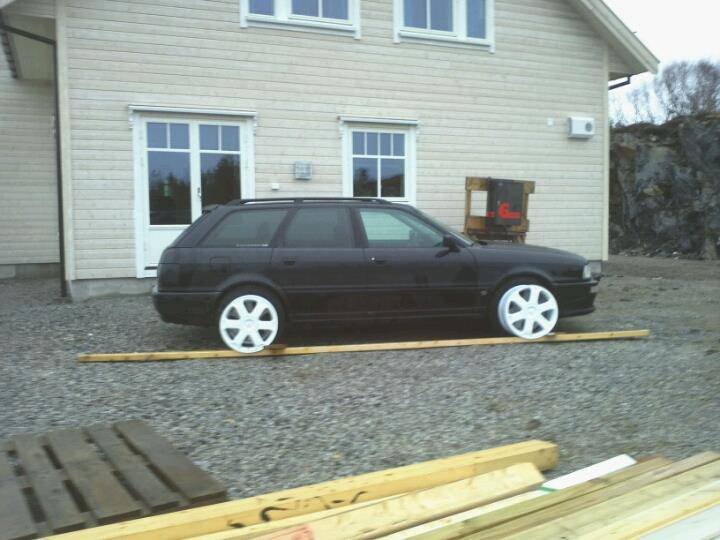 483485_394423083919681_100000559792017_1