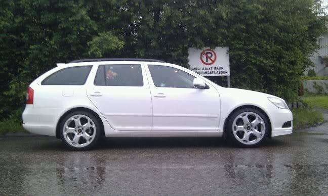 600771_10151040178741233_1271760450_n.jp