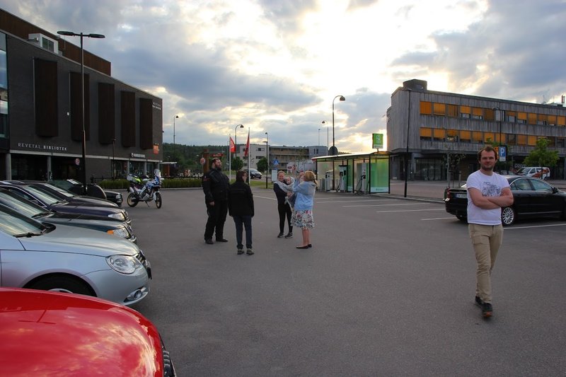 Bildet kan inneholde: Lasse Børresen, himmel, sko, sky og utendørs