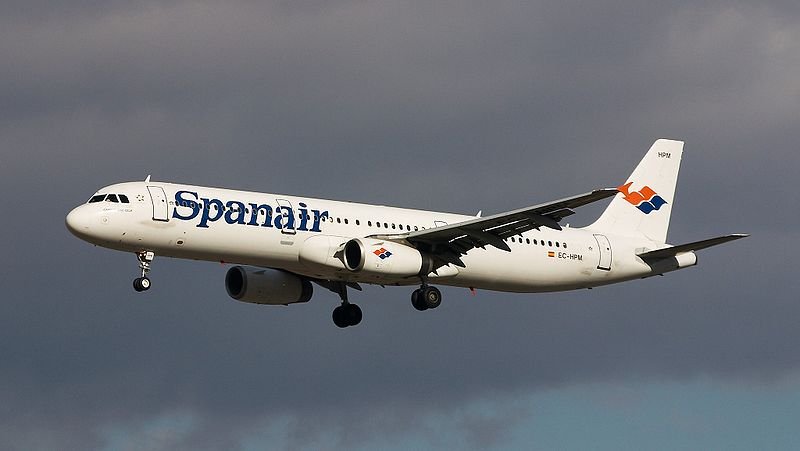800px-Airbus_A321-231_-_Spanair_-_EC-HPM