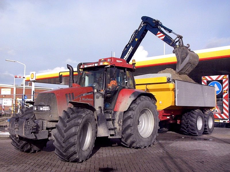 800px-Case_IH_CVX_1170.jpg