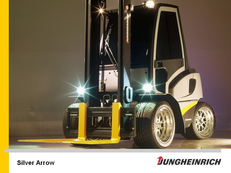 Wallpaper_4_SilverArrow_800_600.jpg?t=12