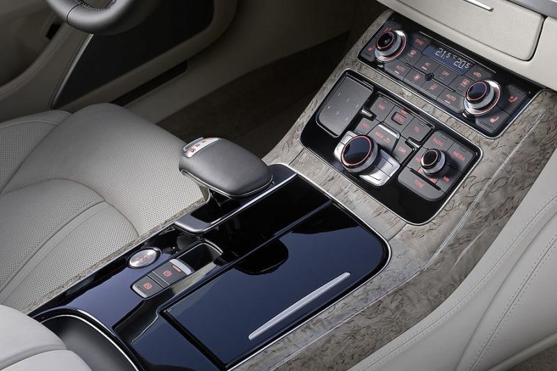 Audi-A8-r900x600-C-1906e68-282608.jpg