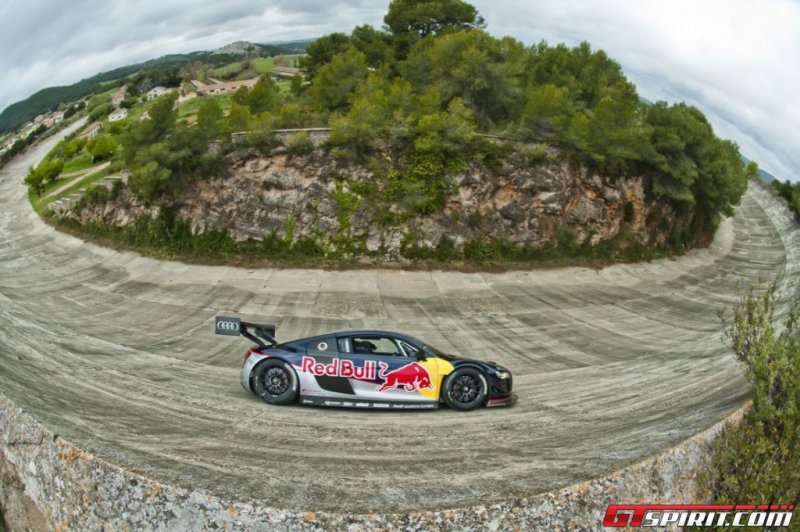 Audi-R8-LMS-Terramar-Red-Bull-09-border.