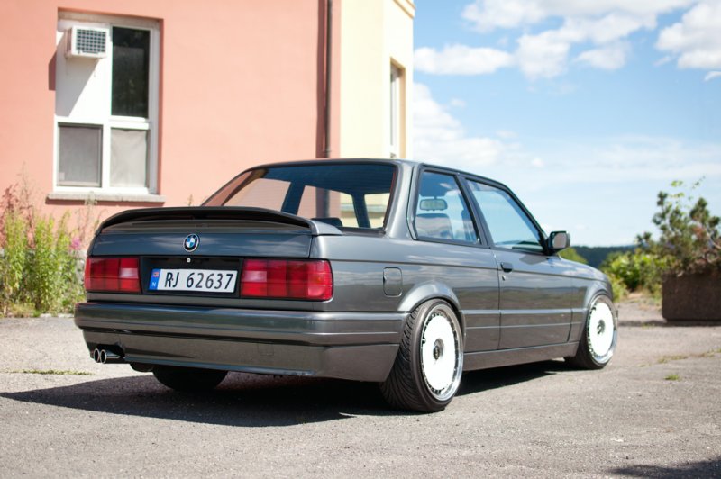 BMW-E30-325i-19-Web.jpg