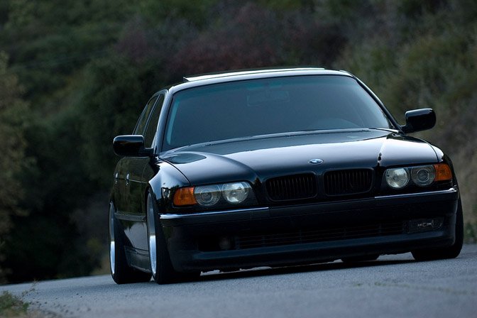 BMW-e38-740i-745-slammed-sedan-vip-02.jp