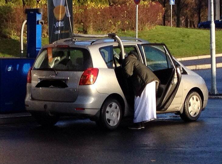 E50B2405-8EE7-4D3A-99EA-06AA1E40EAB3-129