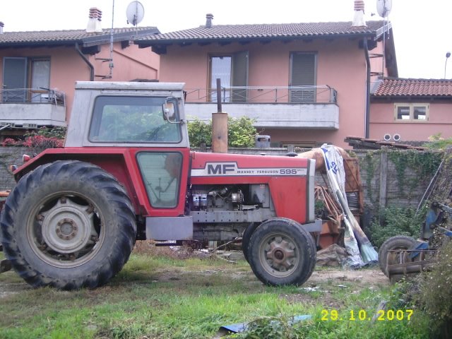 Massey_Ferguson_595_2wd_Tractors.jpg