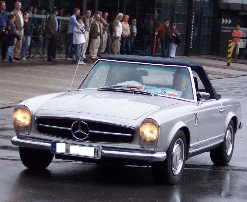 Mercedes-Benz_280_SL_silver_cabrio_close