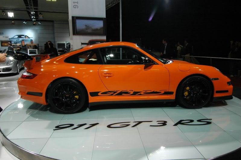 Orange_Porsche_911_GT3_RS_Type_997_side.
