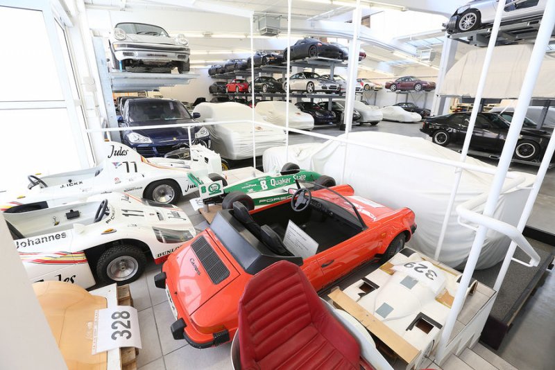 Porsche-Museumslager-fotoshowBigImage-4d