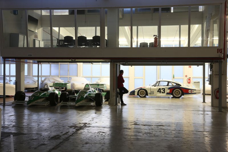 Porsche-Museumslager-fotoshowBigImage-d5