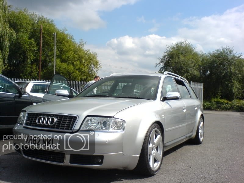 Silver_Audi_S6_Avant_C5_fr.jpg