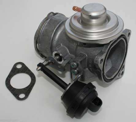 VW-Passat-TDi-105PS-EGR-Valve-Removal.jp