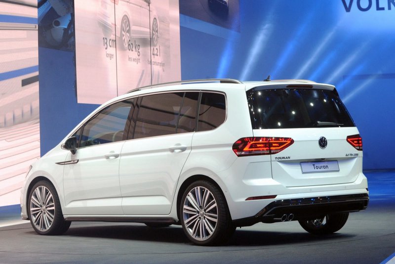 VW-Touran-New-5.jpg