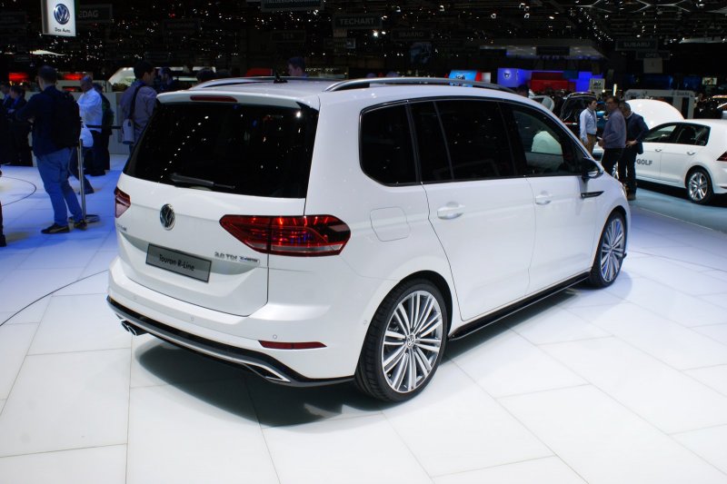 VW-Touran-New-8.jpg