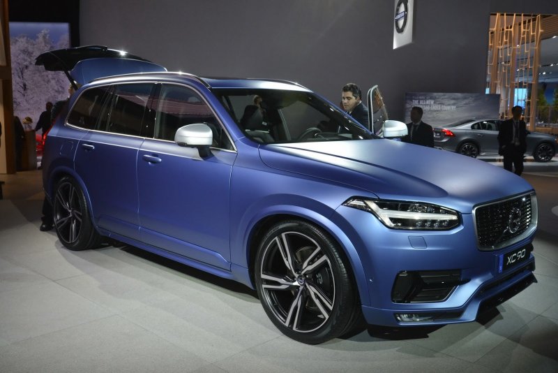 Volvo-XC90-R-Design-1.jpg