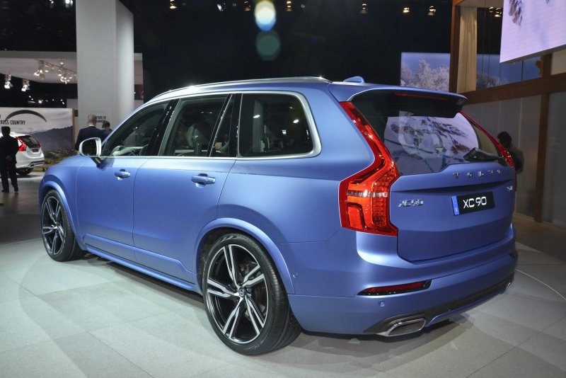 Volvo-XC90-R-Design-9.jpg
