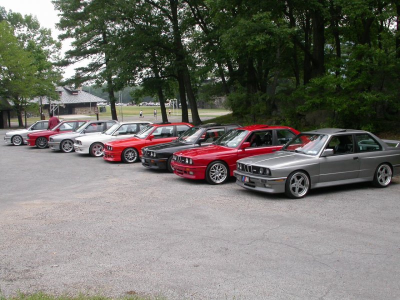 bmw-e30-m3-lined-up-bear-mountain.jpg