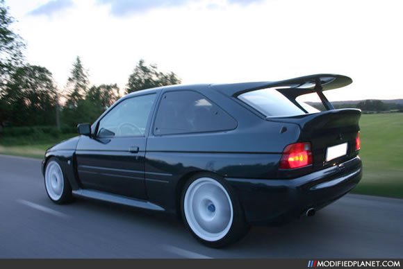 car-photo-ford-escort-rs-cosworth-rollin