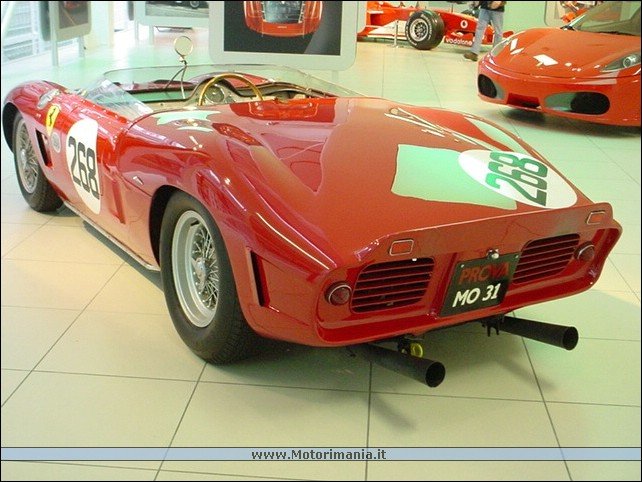 ferrari_268_sp_19.jpg