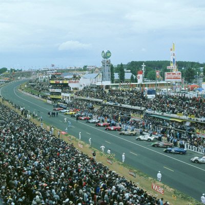 start-of-the-1966-le-mans-24-hours-race.