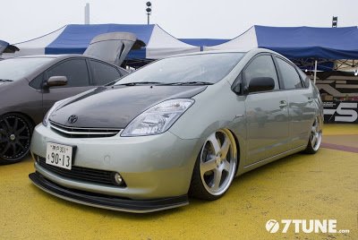 toyota_prius_slammed.jpg