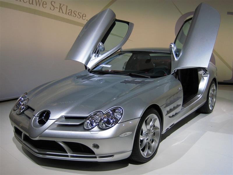 Mercedes-Benz_SLR_McLaren_2_cropped (Medium).jpg