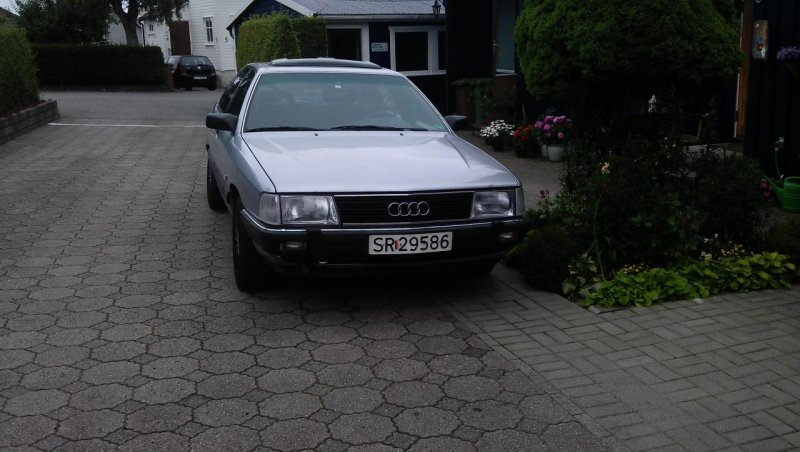 Audi 100.jpg