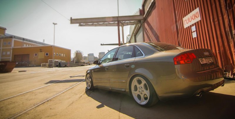 Audi A4-2.jpg