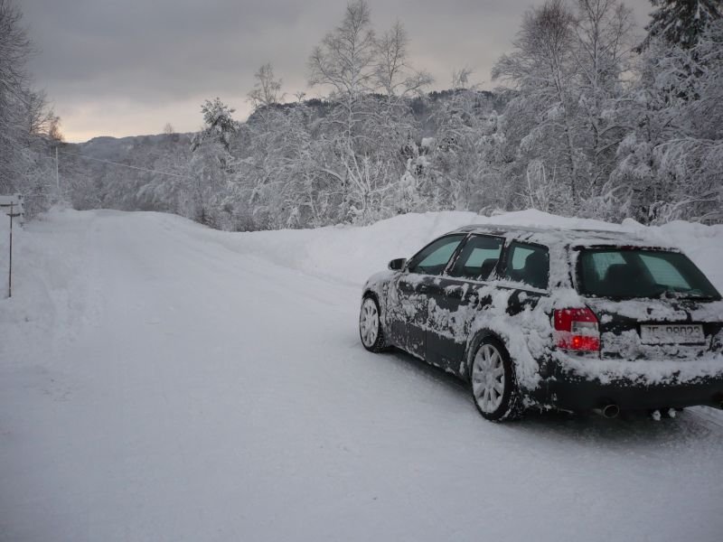 bilen på snø2.jpg
