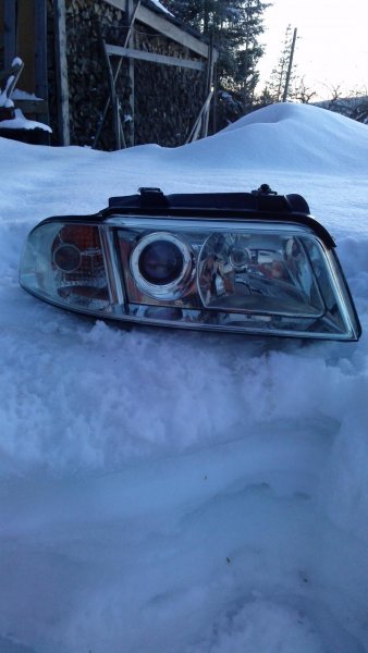 H&#248;yre front lykt.jpg