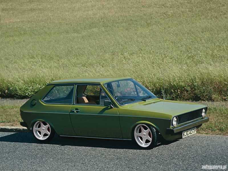 volkswagen_polo_1975_01_s copy.jpg