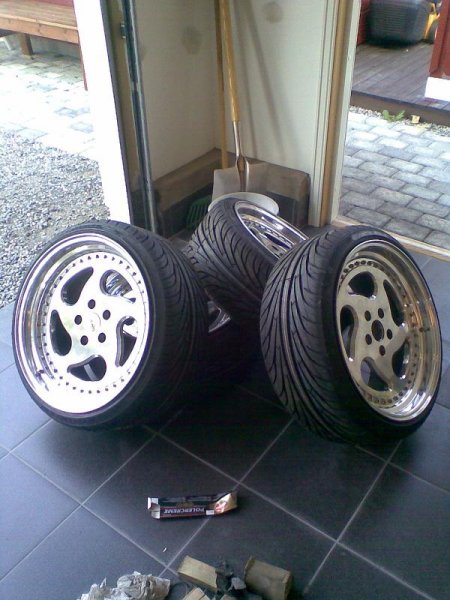 Bilde102 felg med dekk.JPG