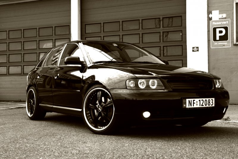 Audi front right bw.jpg
