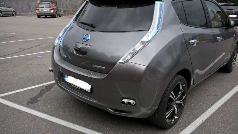 Nissan Leaf  -zero emissions.jpg