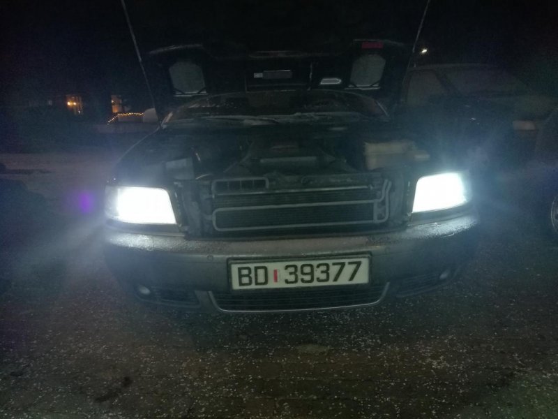 Xenon front før bytte.jpg