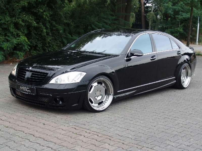 MEC_Design_S_Class_Full_Aero_styling_Extreme_Fitted_With_20in_Mec_1.jpg