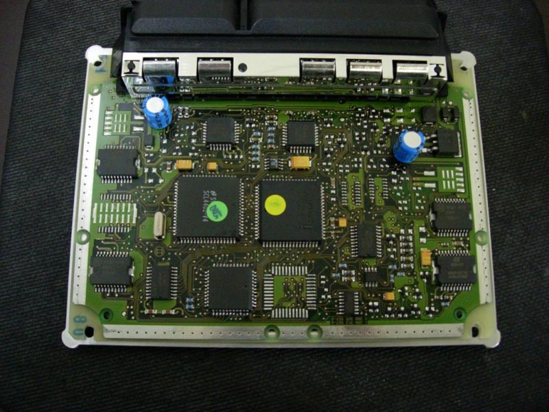 VAG_AUDI_A4_18T_1998_M38_Pcb.jpg