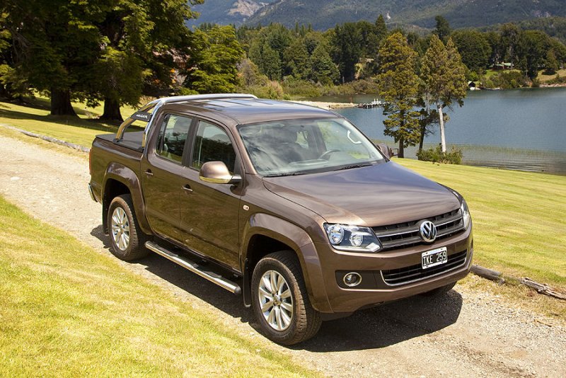 VW-Amarok-f900x600-F4F4F2-C-2667afce-316727.jpg