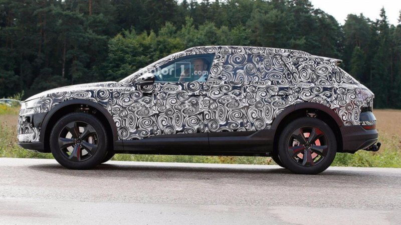 audi-e-tron-spy-shots.jpg