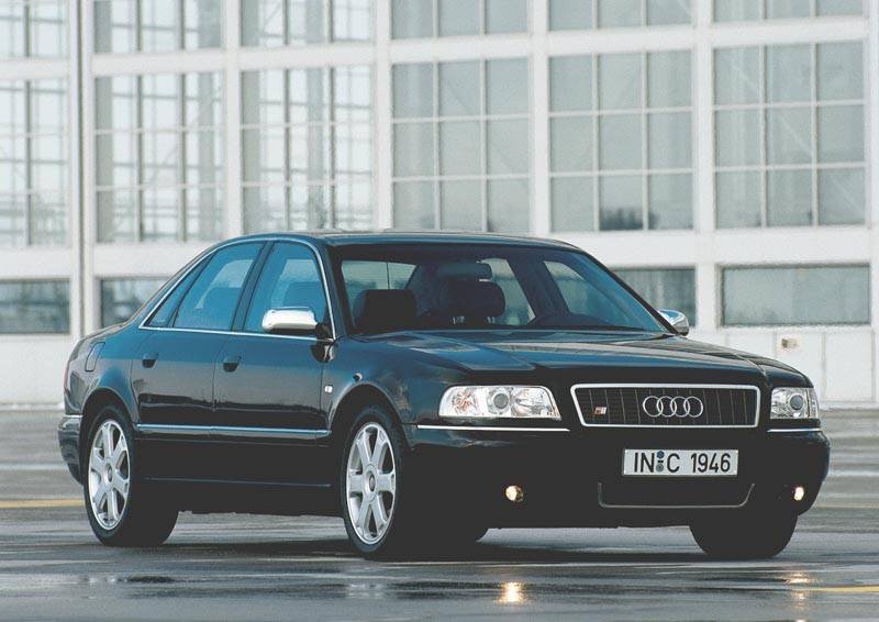 audis8-06s.jpg
